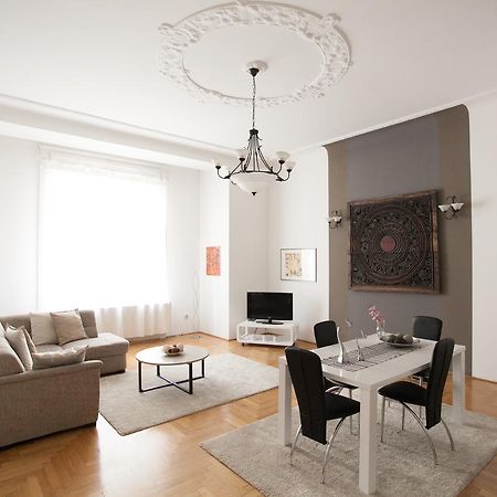 Royal Center Apartment บูดาเปสต์ ภายนอก รูปภาพ